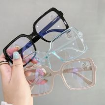 Die trend ige Anti-Blaulicht-Brille für Frauen mit großem Rahmen kann mit Myopie-Gläsern kombiniert werden und ist vielseitig einsetzbar