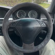 Auto Lenkrad Abdeckung Anti-Slip Wildleder Lenkrad Geflecht Für BMW E60 (Limousine) E61 (Touring) 530 523 523li 525 520li 535 545i