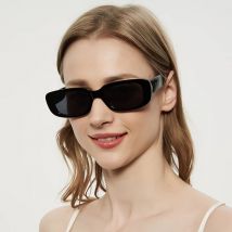 Ein Paar trend ige Street Photo Small Box Sonnenbrille für Frauen Sonnenbrille Retro quadratische Brille UV-beständig