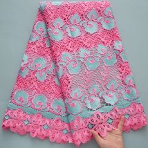 ​ Hochwertiger afrikanischer Guipure-Spitzenstoff – elegante rosa Basis mit zarten türkisfarbenen Blumen, perfekt für Hochzeitskleider