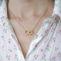 Klassische hohle Doppelring-Halskette aus Edelstahl mit Schnitzereien für Damen, modischer Charme, Freundschaftskette, Typ Schmuck, Geschenk