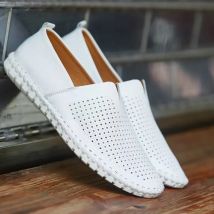 Weiche weiße Mokassins Männer Kleid Schuhe extra Größe 47 48 49 Männer atmungsaktive Ausschnitte Slipper lässige hand genähte formelle Schuhe