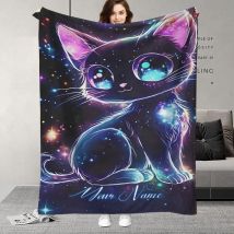 Anpassbare Decke mit Namensgalaxie-Katzenmuster, Illustration „Cosmic Kitty“, Geburtstagsgeschenk mit verträumtem Sternenmuster