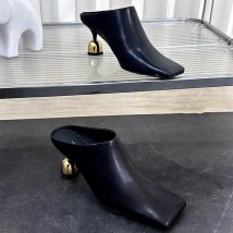 Weißer Schaffell-Damen-Slipper mit quadratischem Kopf, Baotou, strukturiert, elegant, für Pendler, lässig, einfacher Sinn für klassische Weinglas-Absätze, neu