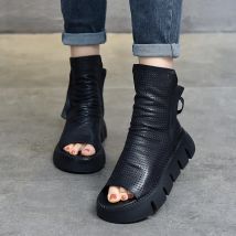 2021 Frühjahr und Sommer neue Mode Plateauschuhe Rindsleder kalte Stiefel Leder Höhlenschuhe