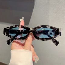 KAMMPT Oval Sunglasses 2024 New Fashion Vintage Candy Color Beach Vacation Shades Women Retro Vintage Brand Outdoor Sun Glasses