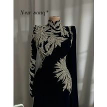 Schwarze Samt-Abendkleider aus Samt mit langen Ärmeln aus dem Nahen Osten und silbernen Perlen, maßgeschneiderte formelle Hochzeits-Party-Kleider für muslimische Frauen