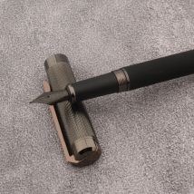 Luxus Matt Leder Brunnen Stift EF Schwarz Nib Gun Grau Business Büro Schule Liefert Schreiben Tinte Stift
