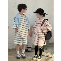 2025 Estate Nuovi bambini Manica corta Vestiti a righe Set Ragazzi Ragazze O-Collo Casual T-shirt + Pantaloncini 2 pezzi Vestito per bambini Set allentato