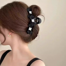 AWAYTR Satin Kamelie Schleife Pferdeschwanz Große Haarklammer Krabbe Haarschmuck für Frauen Haarspangen Haarnadeln Mädchen Haarspangen