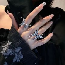 2023 Punk Vintage Metall Flüssigkeit Aufgelöst Schmetterling frauen Einstellbare Ring Mode Exquisite Anime Insekt Ring Gothic Schmuck
