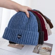 Herbst Winter Wolle Kaschmir Strickmütze für Frauen Mädchen Warmer Gehörschutz Brief Liebe Herz Stickerei Mützen Skullies für Männer