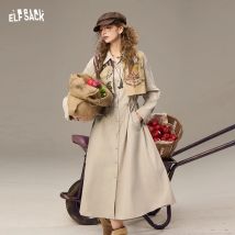 ELFSACK 2025 Herbst Neue Ankünfte Casual Retro Gedruckt Schal Mehrere Tasten Kragen Langes Kleid Für Frau