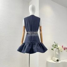 Marineblaues ärmelloses Minikleid mit Taschen-Patchwork und Blumenknospe 2025