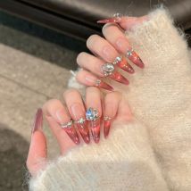 Handgefertigte Nägel zum Aufdrücken, Granatapfelrosa, Katzenaugen, künstliche Nägel, vollständige Abdeckung, großer Diamant, modischer Farbverlauf, lange ovale künstliche Nägel