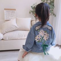 Jeansjacke für Mädchen im Alter von 3 bis 10 Jahren, 2025, neue Retro-Blumen-Jeansjacke für Kinder, koreanische Baby-Version, personalisierter und stilvoller Mantel