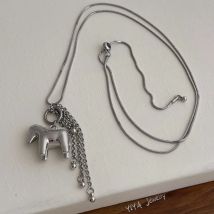 Naszyjniki damskie Minar INS Fashion z gładką powierzchnią, łańcuszkiem typu horse chain, zawieszką z frędzlami, posrebrzane, długi łańcuszek typu snake chain do swetra.