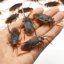 5-50Pcs Halloween gadget rubber Funny Fake Cockroach joke Decoration Pranks Novelty Simulation False Plastic Bugs creative Toys