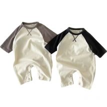 2024 Frühling Baby Jungen Bodysuit weiche Baumwolle Kleinkind Stram pler für Mädchen Korea-Stil Outfit Neugeborene einteilige Kleidung Säuglings overall