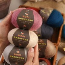 Włóczka 100% wełna merino, cienka, 50g, miękka, odporna na mechacenie, do robótek ręcznych, szydełkowania, szalików, swetrów tkanych.