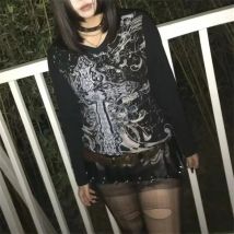 Mode Vintage Gothic T-shirts Frauen Y2k Schwarz Punk Grafik T-shirt Grunge Retro Sexy V-ausschnitt Tees Ästhetischen Harajuku Tops