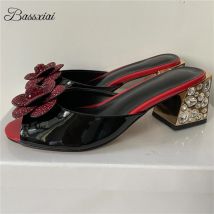 Jeweled Diamond Flower Sandalen Damen Kristall Strass Quadratischer Absatz Luxus Lackleder Slingpumps Schuhe Sommer