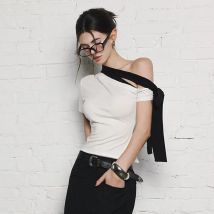 Sommer Casual frauen Sexy Off Schulter T-shirt Mode Einzigartige Enge Sexy Crop Top Soild Dame Backless Streetwear mit Krawatte 2025