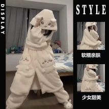 Anime chiikawa Winter Neue Dicke Samt Robe Cartoon Nette Hoodie Lange Stil Kawaii Korallen Samt Weiche Pyjama frauen Hause kleidung