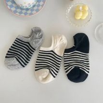 Gute Qualität Cartoon Elegante Dame Streifen frauen Nette Socken Baumwolle Harajuku Stil Frau Neuheit Atmungsaktive Sox Weihnachten Geschenke