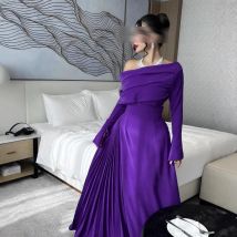 Im Jahr 2025, neue Stile für Herbst und Winter in Europa und Amerika. Ein sexy, schulterfreies, plissiertes Abendkleid für Damen. S-XXL