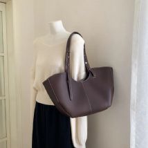 Designer Große Kapazität Frauen Handtasche Einzelne Schulter Tragbare Einkaufstasche Luxus Leder Damen Pendler Unterarm Totes Tasche