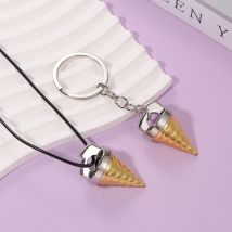 Neue geometrische Kegel Anhänger Schlüsselanhänger Halskette Unisex Mode vielseitige Anime Zubehör Großhandel