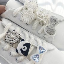6 Stück süße Panda-Fliege, modische Perlen-Blumen-Schnürsenkel-Dekoration, Charms, geeignet für CROCS Clogs, Stiefel, Turnschuhe