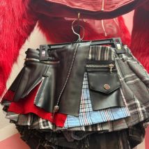 2025 Trendy Frauen Plaid Leder Patchwork Design Mini Röcke Y2k Streetwear Weibliche Moderne Punk Unregelmäßigen Kurzen Falten Rock