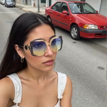 Sonnenbrille für Damen, modische grüne quadratische Brille, transparente Gläser, goldene Kette, Dekoration, moderne luxuriöse Brille für Damen