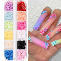 12 Gitter 3D-Nagelanhänger mit fünf Blütenblättern und Kaviarperlen in verschiedenen Größen, Acrylblüten-Nagelkunstdekorationen, DIY-Nägelzubehör