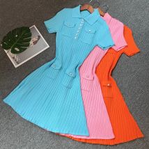 YuooMuoo Chic Ästhetische Frauen Kleid 2025, Sommer Drehen-unten Kragen Tasten Gestrickte Kurze Kleid Koreanische Mode Dame Party Vestidos