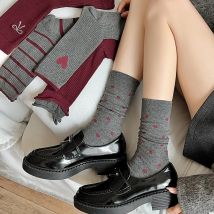Retro frauen Socken Neue Herbst Winter Punkte Lange Nette Socken Casual Stickerei Mädchen Herz Koreanischen Stil Rot Gedruckt Socken mode