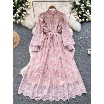 Frühlings-Herbst-Französisches Retro-Kleid mit ausgehöhlter Stickerei, langen Ärmeln und schwarzer Pilzrand-Taille, elegantes Kleid für Damen