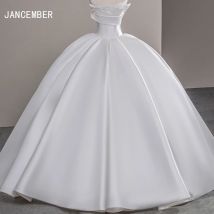 Neu eingetroffen: Trägerloser Ausschnitt, Schnürung am Rücken, Satin, Promotion-Ballkleid-Hochzeitskleid mit Kapellenschleppe und Falten, Robe De Mariée SFY33