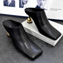 Weiße Schaffell-Hausschuhe mit quadratischer Zehenpartie für Damen, Luxusmarke, lässige Mule-Damensandalen, eleganter Trend 2025, neue Weinglas-High-Heels