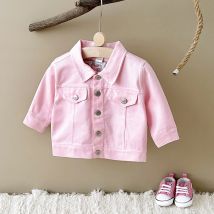 2024 Herbst Winter Baby Mädchen Kleidung Denim bestickt niedlichen Erdbeer jacke stilvolle Knopf Top Baby Mädchen Mantel Revers Arbeits kleidung