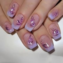 24 Stück süße coole künstliche Nägel mit Farbverlauf, französische künstliche Nagelspitzen mit lila Blumen-Design, kurzes, quadratisches Nagel zum Aufdrücken, bunter Nagel