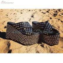 Punk-cooler Stil, viele runde Metallnieten, Dekor-Hausschuhe, Keile, hoher Absatz, Kreuz gebunden, sexy Damenschuhe, 2025, Zapatos Para Mujere