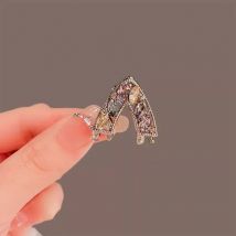 Bunte Kristall V-form Geometrische Haar Clip High-end-Stirn Bang Clip Prinzessin Kopf Top Clip Kleine Haar klaue Haar Zubehör