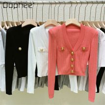 2024 Herbst neue goldene Schnalle kurze V-Ausschnitt Strickjacke übergroße Damen gepolsterte Schulter gestrickte Strickjacke Top Pullover