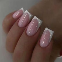 24 Stück nackte rosa Nägel zum Aufdrücken, kurze quadratische künstliche Nägel, einfache Farbverlaufsnägel, Kunst, vollständige Abdeckung, französische Acryl-Nagelspitzen für Mädchen