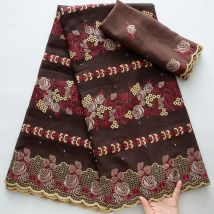 ​ Luxuriöses 2-teiliges Spitzen-Set aus Baumwolle: Floral bestickter Schweizer Voile-Stoff + Kopftuch mit goldenem Besatz |   Böhmischer Hijab und Schneiderei ​