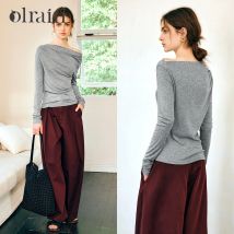 OLrain Klassisches Einfarbiges Slash-Neck T-Shirt für Damen 2026 Frühling Französischer Stil Gestricktes Unregelmäßiges Gerafftes Langarm-Oberteil M57CT96063