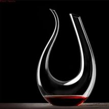 Rotweindekanter aus Kristallglas. Kommerzieller, leichter, luxuriöser High-End-Weinspender für den Haushalt